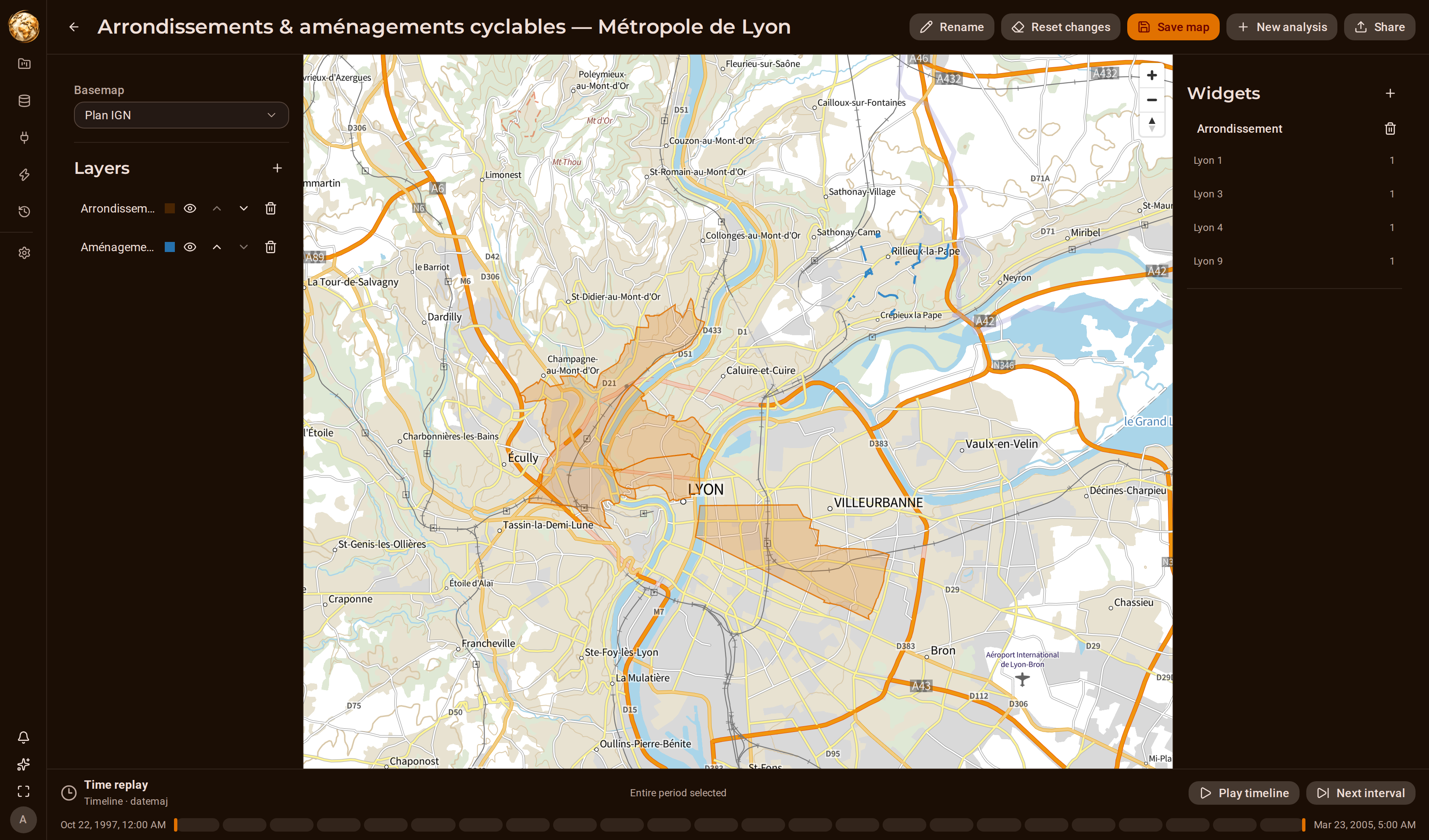 The DjiniousMap studio showing Lyon arrondissements as orange polygons and the Rillieux-la-Pape cycle network as blue lines over the Plan IGN basemap, an Arrondissement category widget, and a time replay rail.
