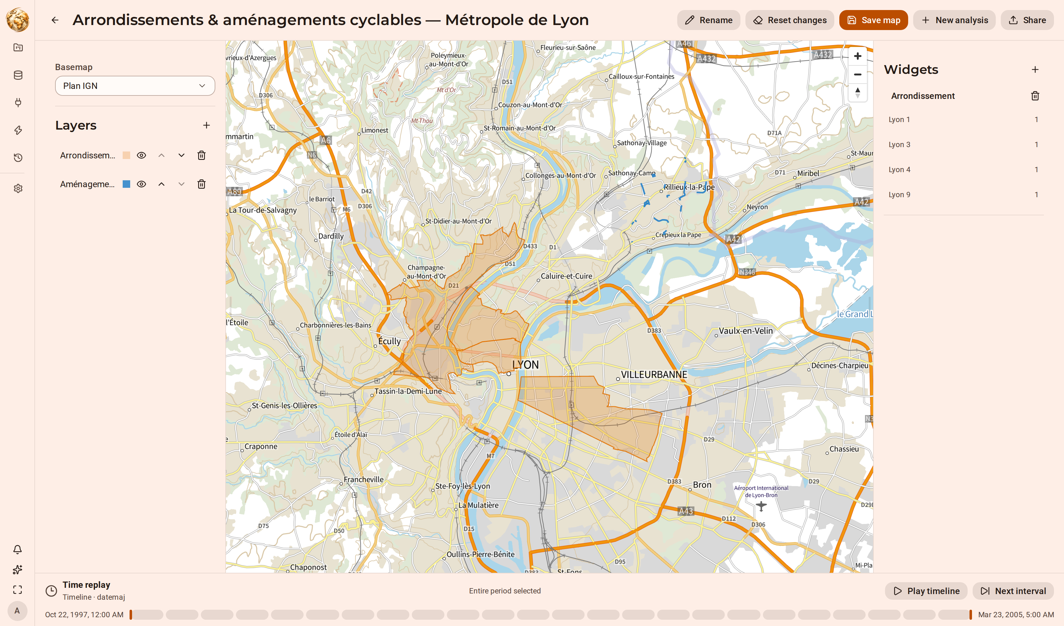 The DjiniousMap studio showing Lyon arrondissements as orange polygons and the Rillieux-la-Pape cycle network as blue lines over the Plan IGN basemap, an Arrondissement category widget, and a time replay rail.